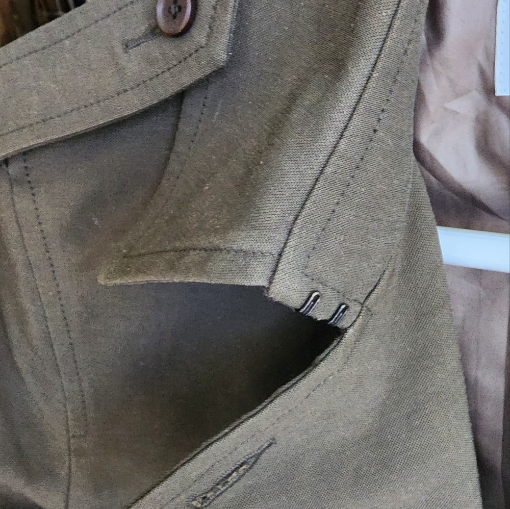 EUC- Armani Exchange- trench coat. Olive green. Size XS - Picture 4 of 9